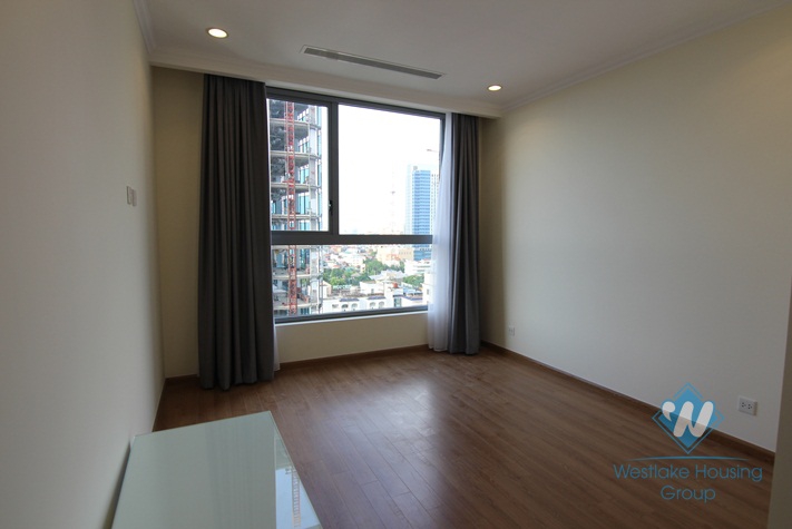 Nice and warm apartment for rent in Vinhomes Nguyen Chi Thanh, Dong Da district, Ha Noi
